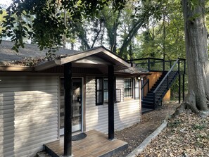 Exterior - Cozy romantic Ranch house w/deck view - 10 mins from airport (Atlanta)