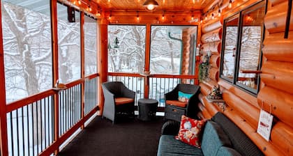 Cozy lakefront Log Home. Hot tub, kayak, yard toys, game room. Pontoon for rent.