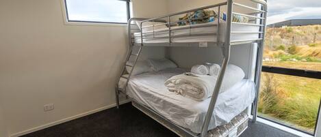 4 bedrooms, free WiFi, bed sheets