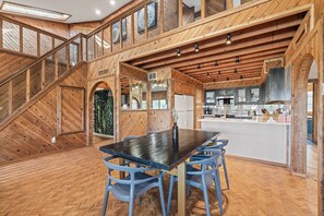 Dining - Lake Travis Gem, Golf, boat, Tennis, Pool (Point Venture)