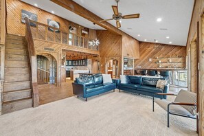Interior - Lake Travis Gem, Golf, boat, Tennis, Pool (Point Venture)