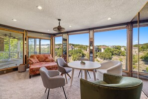 Fireplace - Lake Travis Gem, Golf, boat, Tennis, Pool (Point Venture)