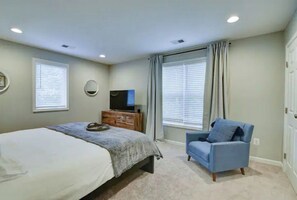 3 bedrooms, desk, iron/ironing board, travel crib