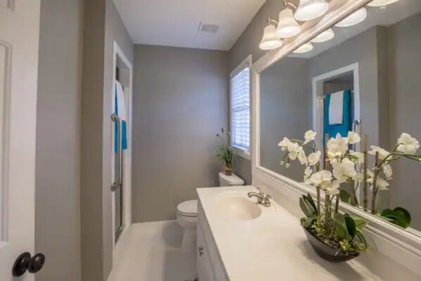 Combined shower/bathtub