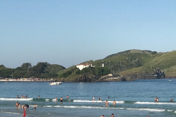 En la playa, arena blanca