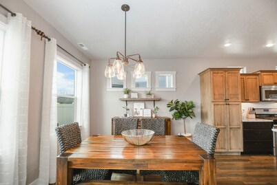 Backyard Bungalow w/ Resort Like Backyard!!!