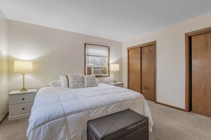 2 Schlafzimmer, Schreibtisch, Bügeleisen/Bügelbrett, WLAN