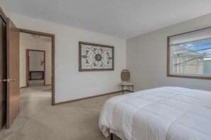 2 bedrooms, desk, iron/ironing board, WiFi