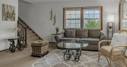 Peaceful 2-Bedroom Apartment - Close To It All!