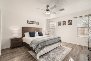 3 habitaciones, escritorio, tabla de planchar con plancha y wifi gratis 