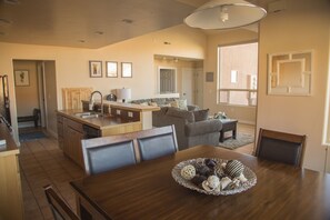 Smart TV, fireplace - * Unobstructed Views - License to Chill * (Moab)