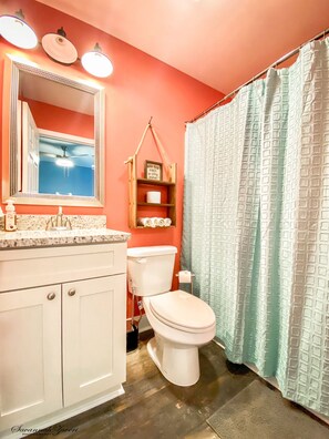 Combined shower/tub - Treehouse Getaway (Clarks Hill)