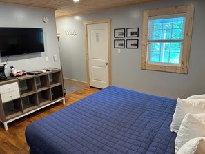 Premium Room, 1 King Bed, Refrigerator | Premium bedding, free WiFi, bed sheets