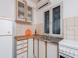 Kühlschrank, Ofen, Herdplatte, Geschirrspüler