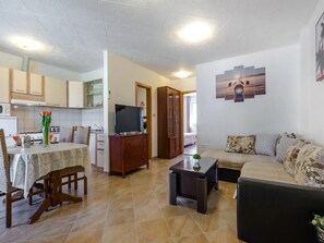 TV - Prlender Apartment - Two Bedroom Apartment with Balcony (Cibaca)