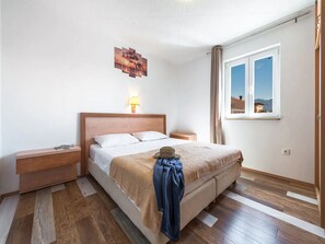 2 chambres, fer et planche à repasser, accès Internet, draps fournis
