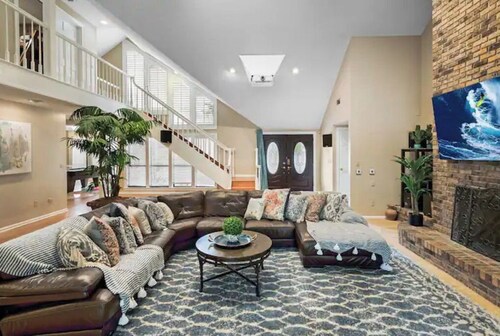 The luxurious waterway getaway. W/private pool