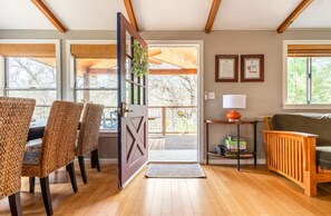 Smart TV, fireplace, video games, DVD player - 22 Miles to Yosemite - Hot Tub, Hammocks, Fire Pit, Wood Burning Stove   (Midpines)