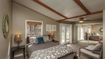 2 Schlafzimmer, Schreibtisch, Bügeleisen/Bügelbrett, Reisekinderbett