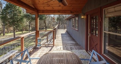 22 Miles to Yosemite - Hot Tub, Hammocks, Fire Pit, Six Private Acres