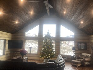 TV, fireplace, video games - Beautiful Private Luxury Cabin with Hot Tub  (Wallsburg)