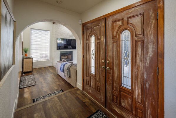 Interior - Casa Daytona is a Pool House within 5 minutes to Lake!! (Lake Havasu City)