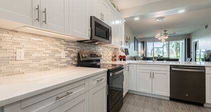 White Orchid - Luxury Fully Renovated Modern 1st flr 3bd Resort Villa. Free Golf