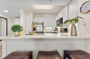 冰箱、微波炉、烤箱、炉灶