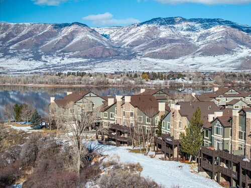 Heaven’s Gate LS48 | Ski Retreat | Hot Tub & Views