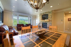 Dining - Lakeside Escape LS36A 1 BR | Ski |Game Rm |Hot Tub (Huntsville)