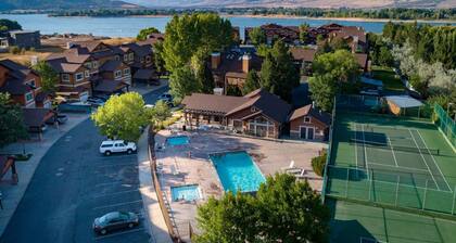 Lakeside Escape LS36A 1 BR | Ski |Game Rm |Hot Tub