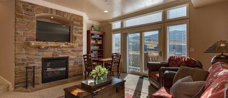 TV connectée, cheminée, baby-foot