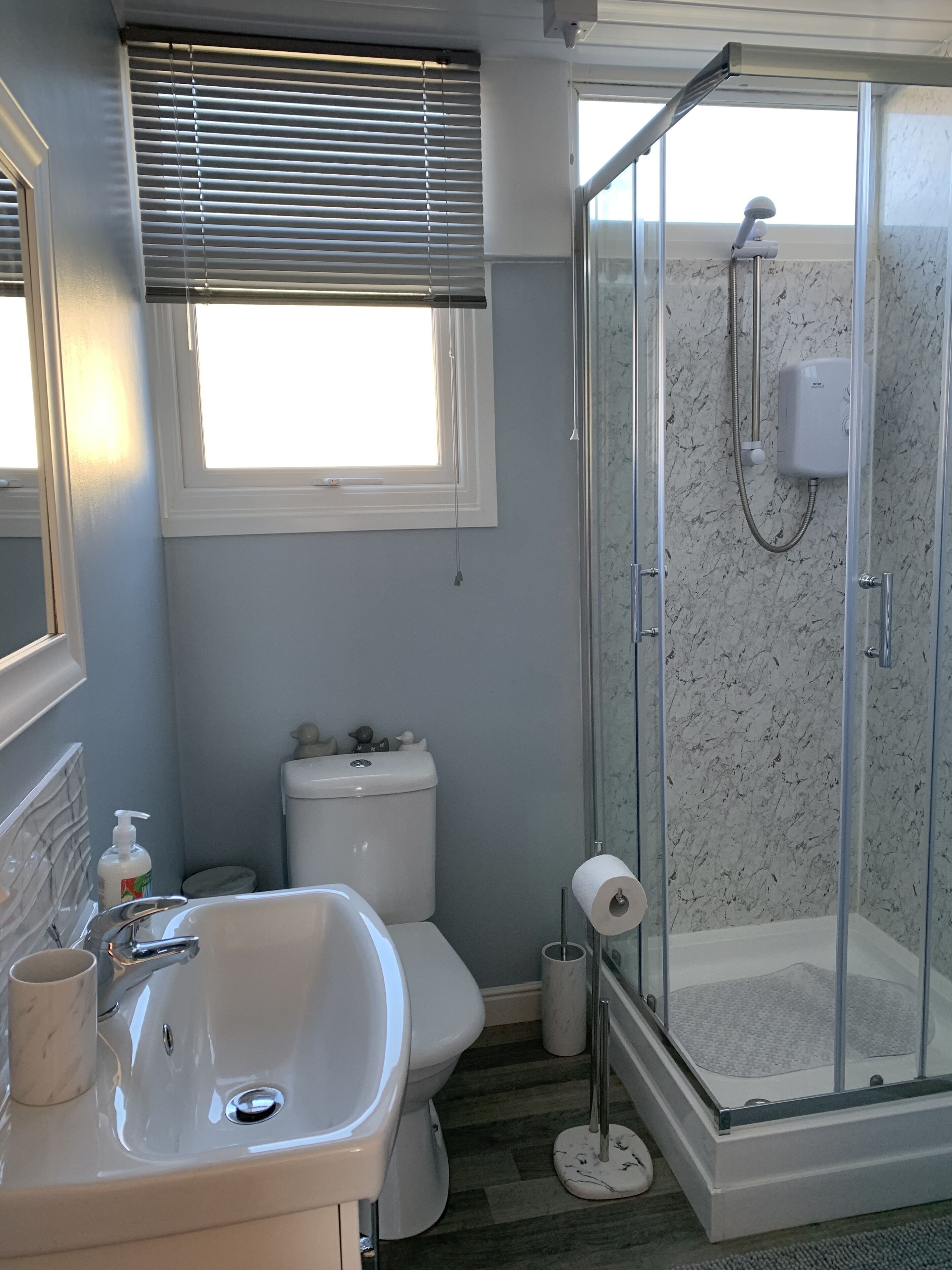 Chalet | Bathroom | Shower, hair dryer