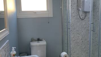Chalet | Bathroom | Shower, hair dryer