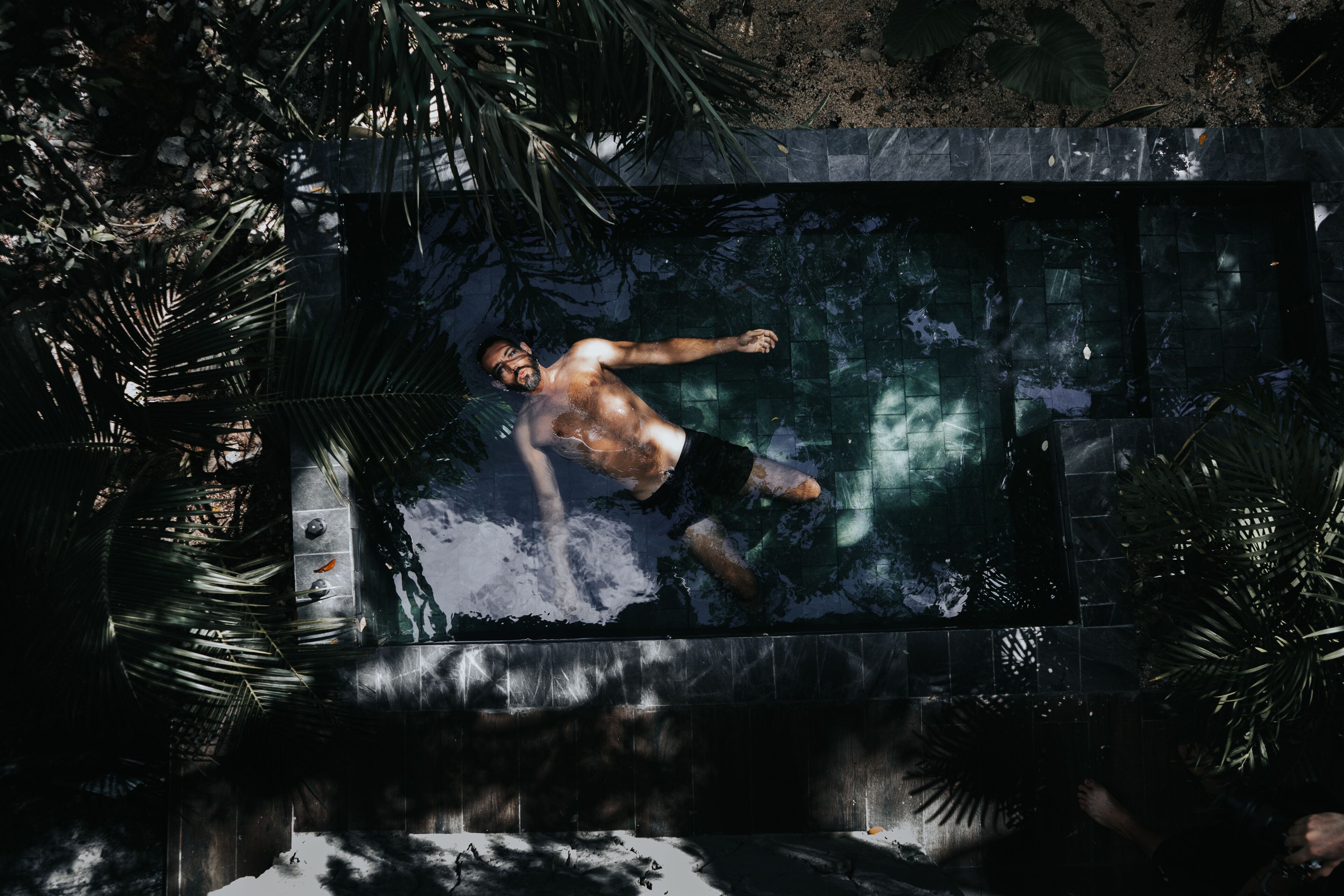 4 albercas al aire libre y camastros 