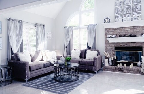 Amazing/Entire house 5 min away from the Airport