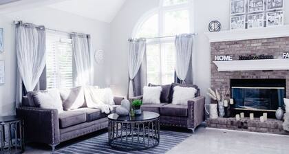 Amazing/Entire house 5 min away from the Airport