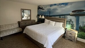 1 bedroom, iron/ironing board, WiFi, bed sheets - Really Spacious King Room (Gatlinburg)
