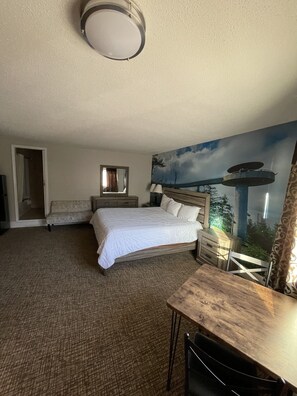 1 bedroom, iron/ironing board, WiFi, bed sheets - Really Spacious King Room (Gatlinburg)