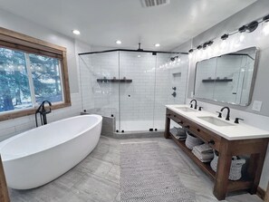 Badekar, hårtørrer, håndklæder, Sæbe