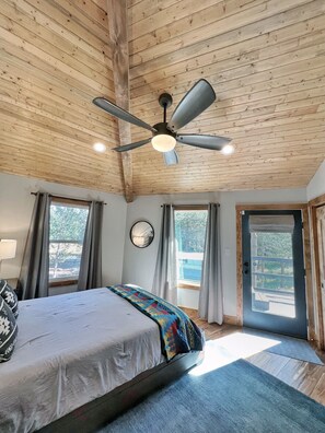 3 Schlafzimmer, Schreibtisch, Bügeleisen/Bügelbrett, Reisekinderbett