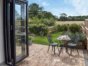 Outdoor dining - 1 bedroom accommodation in Shotesham All Saints (Shotesham All Saints)