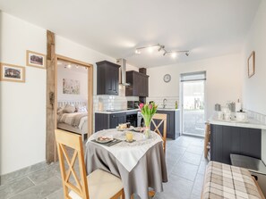 Dining - 1 bedroom accommodation in Shotesham All Saints (Shotesham All Saints)
