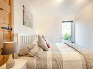 1 bedroom, free WiFi, bed sheets - 1 bedroom accommodation in Shotesham All Saints (Shotesham All Saints)
