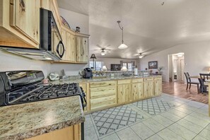 Fridge, microwave, stovetop, dishwasher