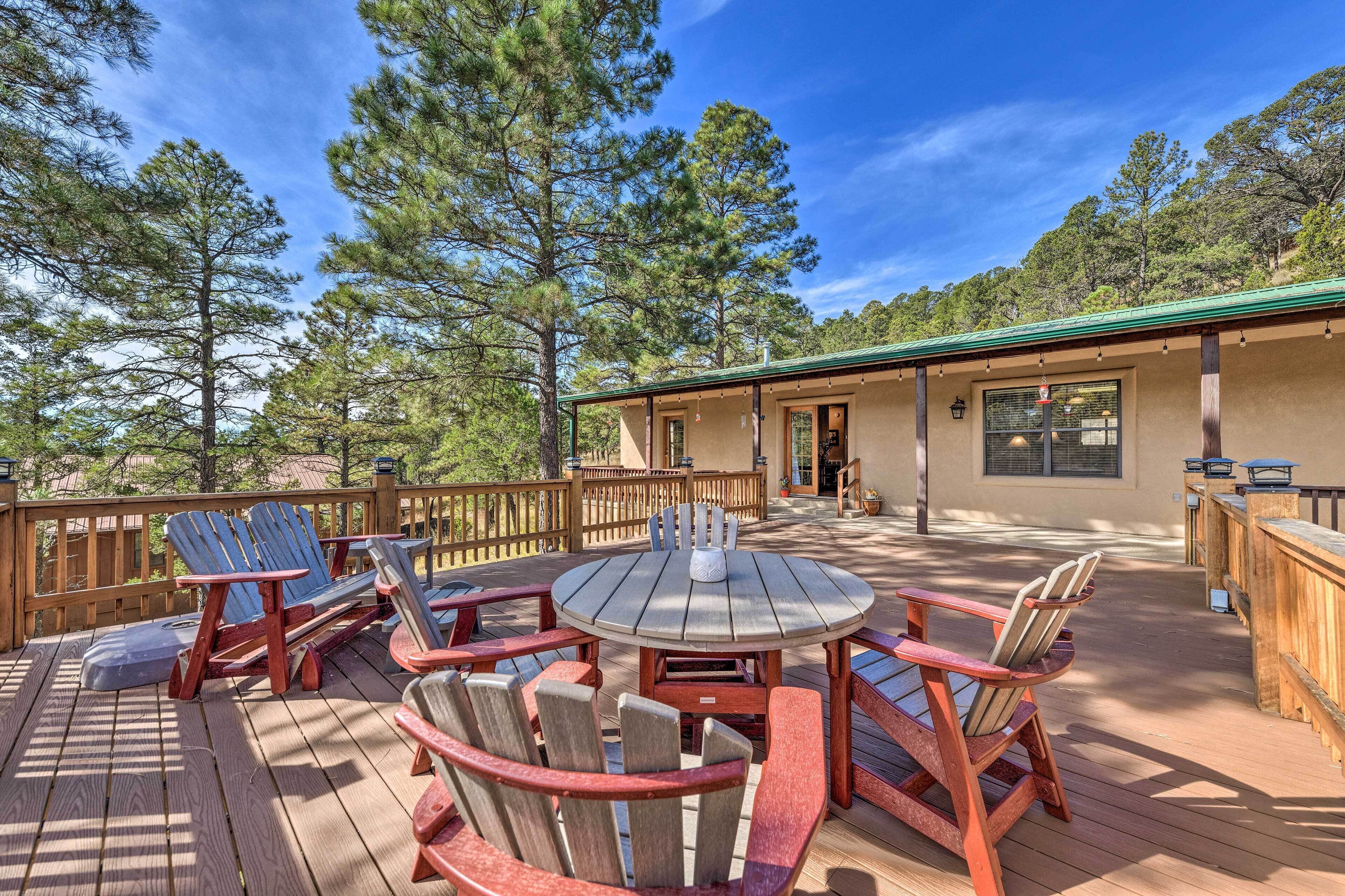 Charming Ruidoso Home w/ Deck & Lovely Views!