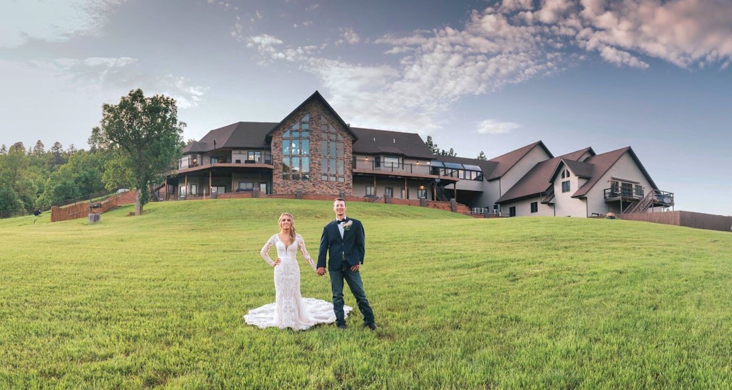 17 Acres of luxury, Comfort, & 2200sf Game Room / Movie Theater!