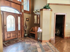 5 Schlafzimmer, Schreibtisch, Bügeleisen/Bügelbrett, Reisekinderbett