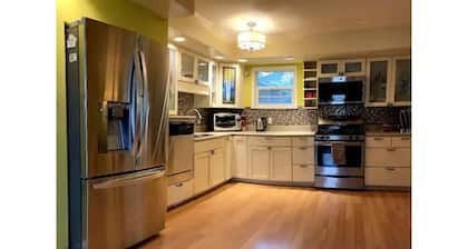 Historic home close to downtown Fairbanks!!