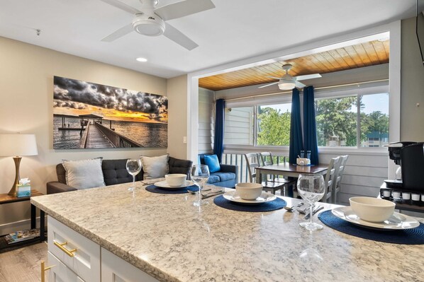 Dining - Beautiful Condo TheSpa Resort w/Indoor Outdoor Pools Hot Tub Tennis Water Front! (Hilton Head Island)